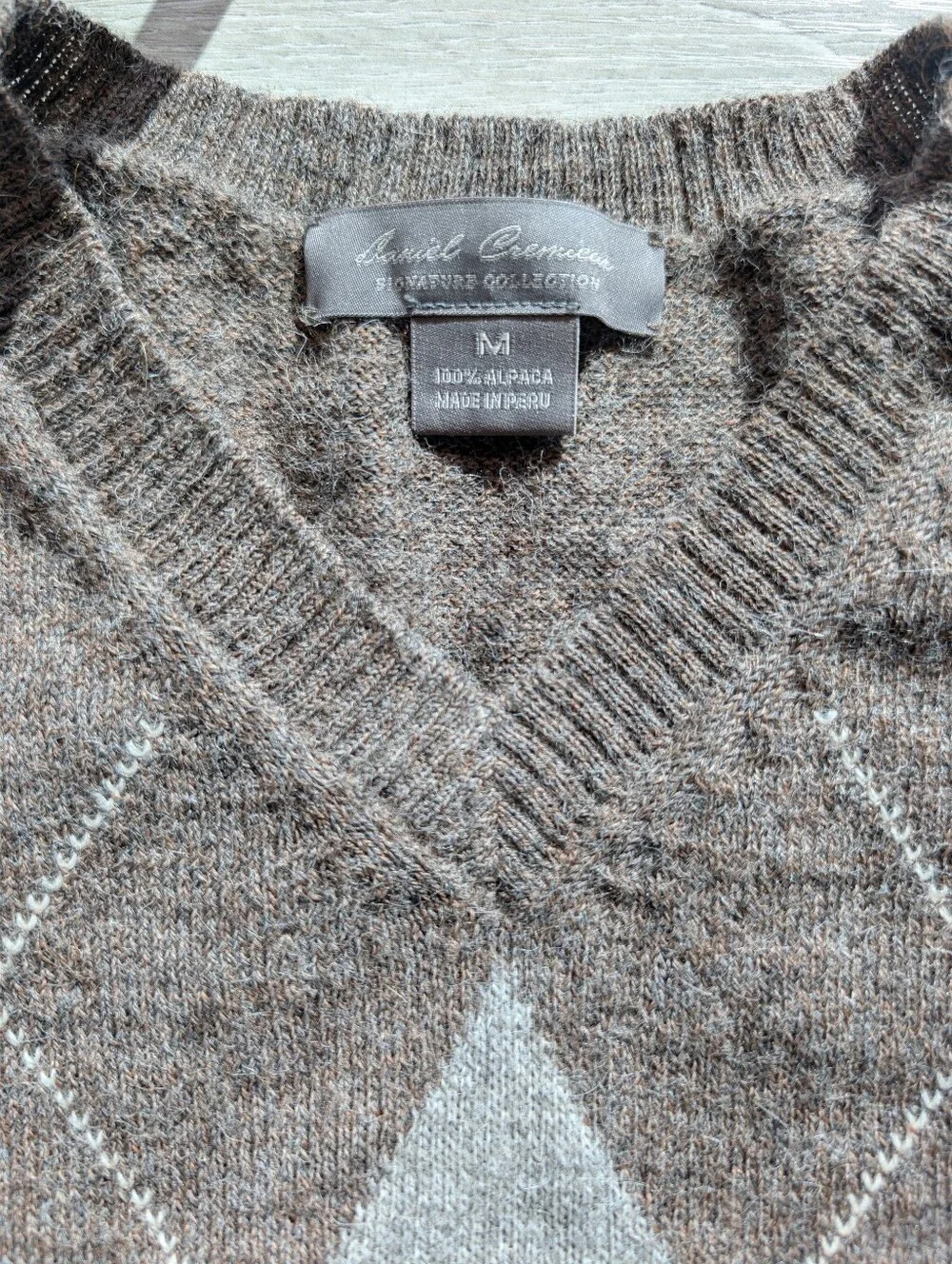 Daniel Cremieux Men's Taupe Grey 100% Alpaca Long Sleeve V-Neck Argyle Sweater M